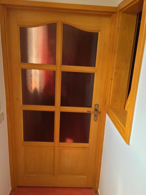 Aqua Thermal Soterapia Es Apartmanhaz Püspökladány Oda fotoğraf