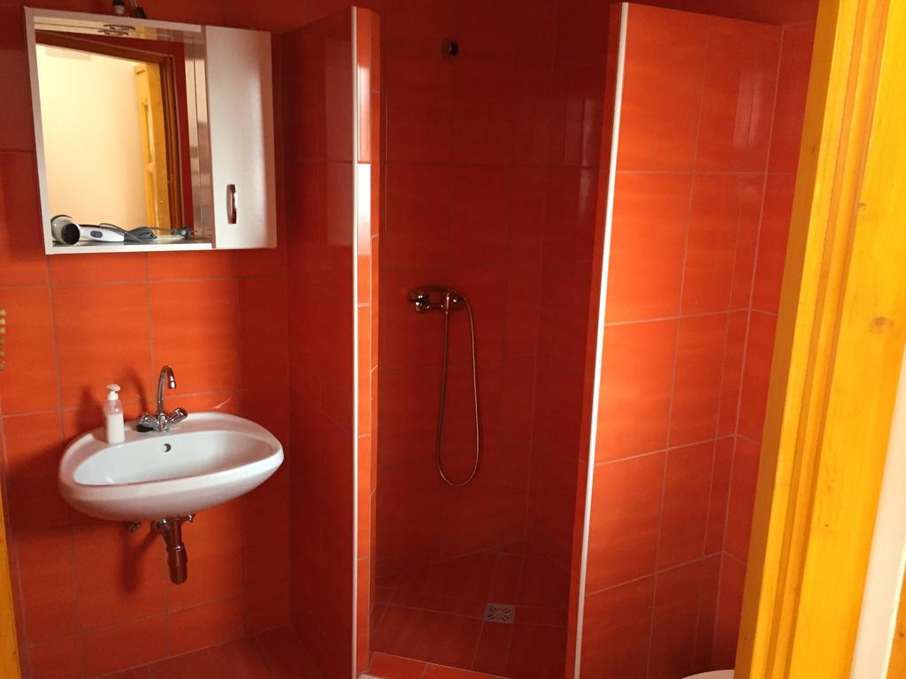Aqua Thermal Soterapia Es Apartmanhaz Püspökladány Oda fotoğraf