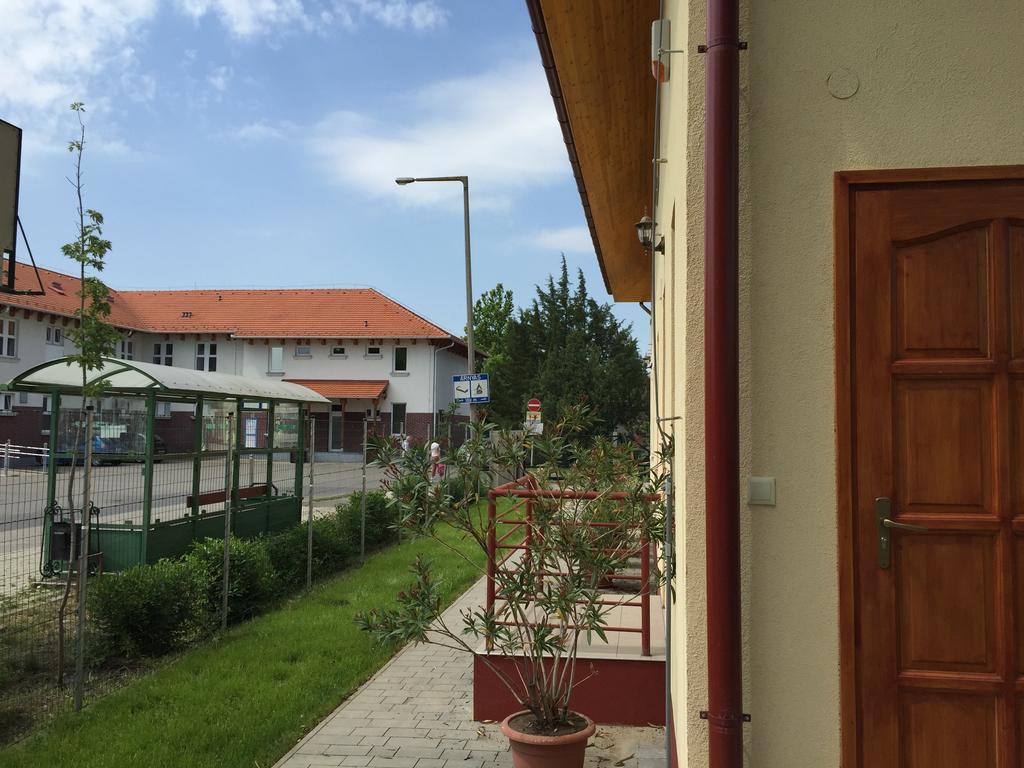 Aqua Thermal Soterapia Es Apartmanhaz Püspökladány Oda fotoğraf